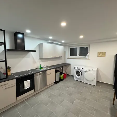 Large Apartamento
